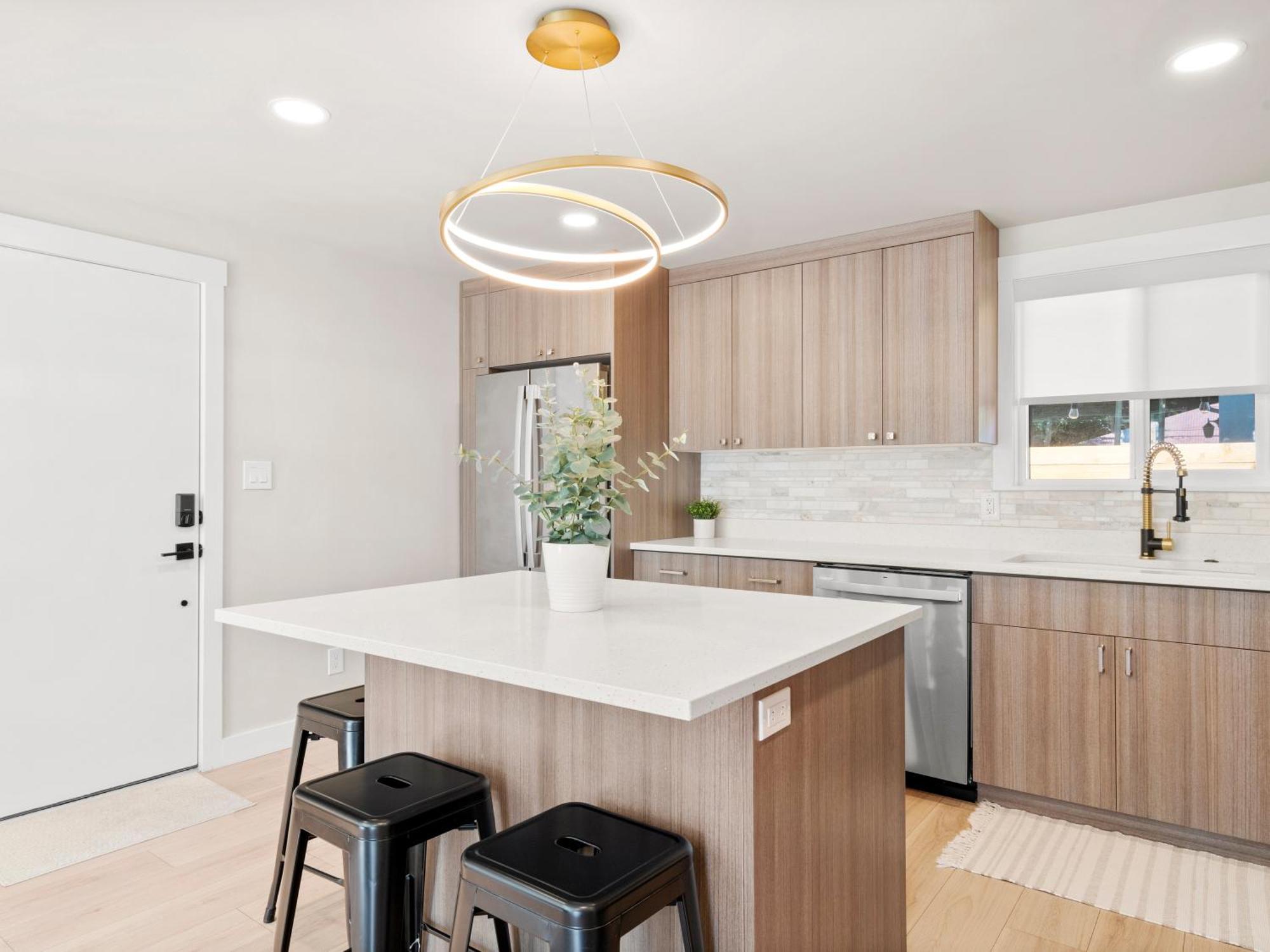 Modern Near Salt Lake's Attractions Apartment
